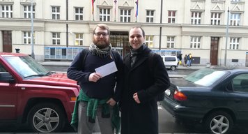 Chceme transparentnost na radnici Prahy 6. Piráti předali otevřený dopis starostovi